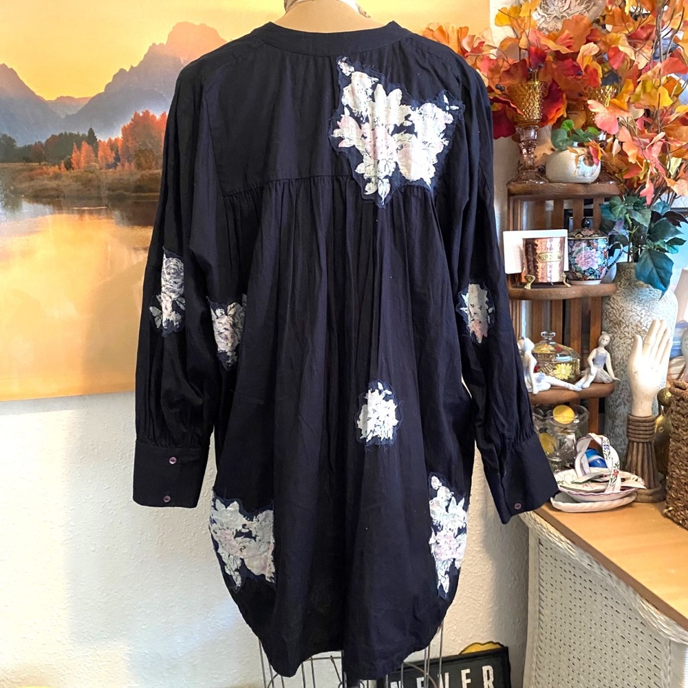 Free People Tunic Top Cottagecore Boho Floral Patch Pintuck Womens Small Black - Picture 2 of 9